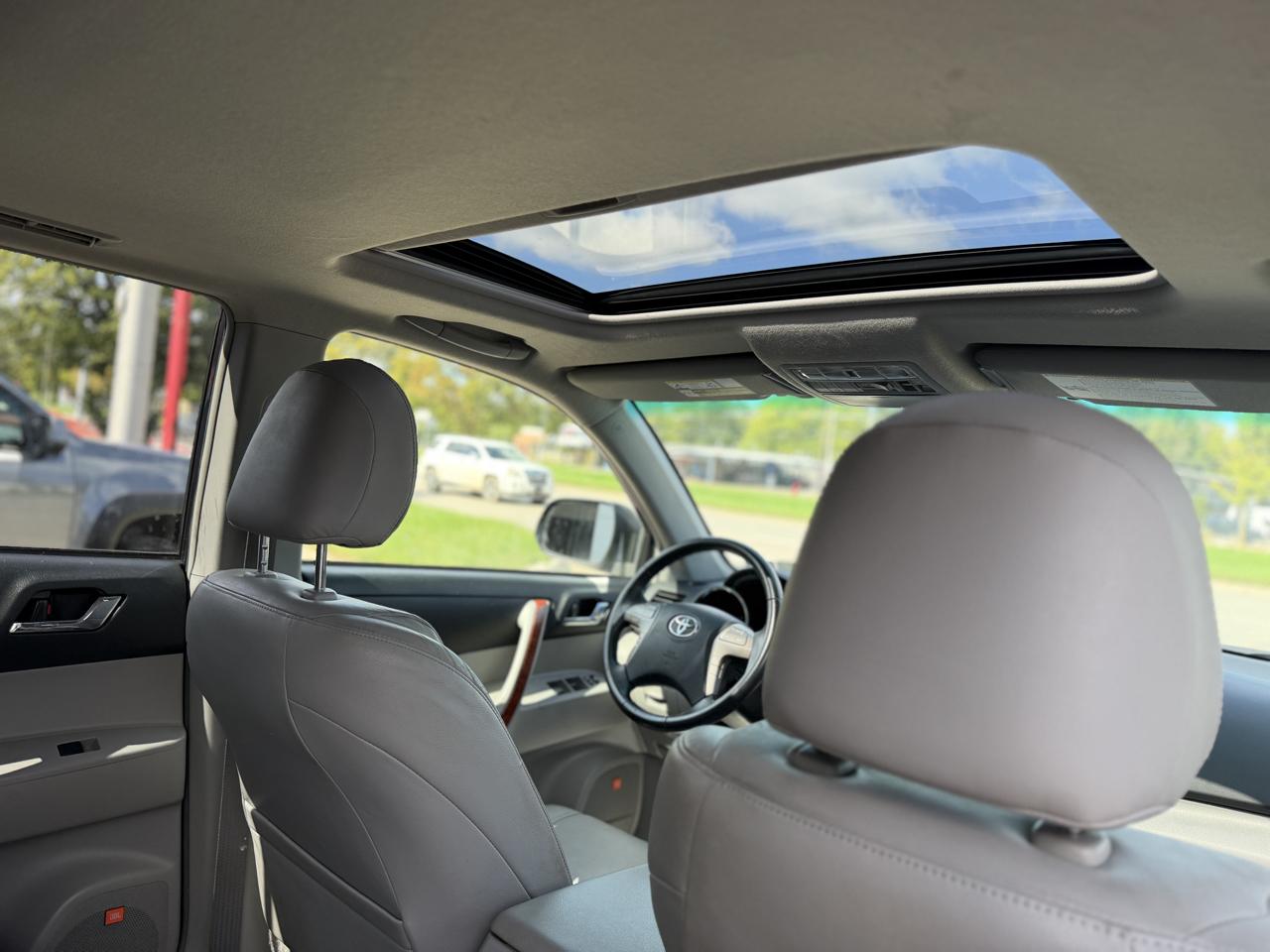 Toyota Highlander Limited 4WD 2010