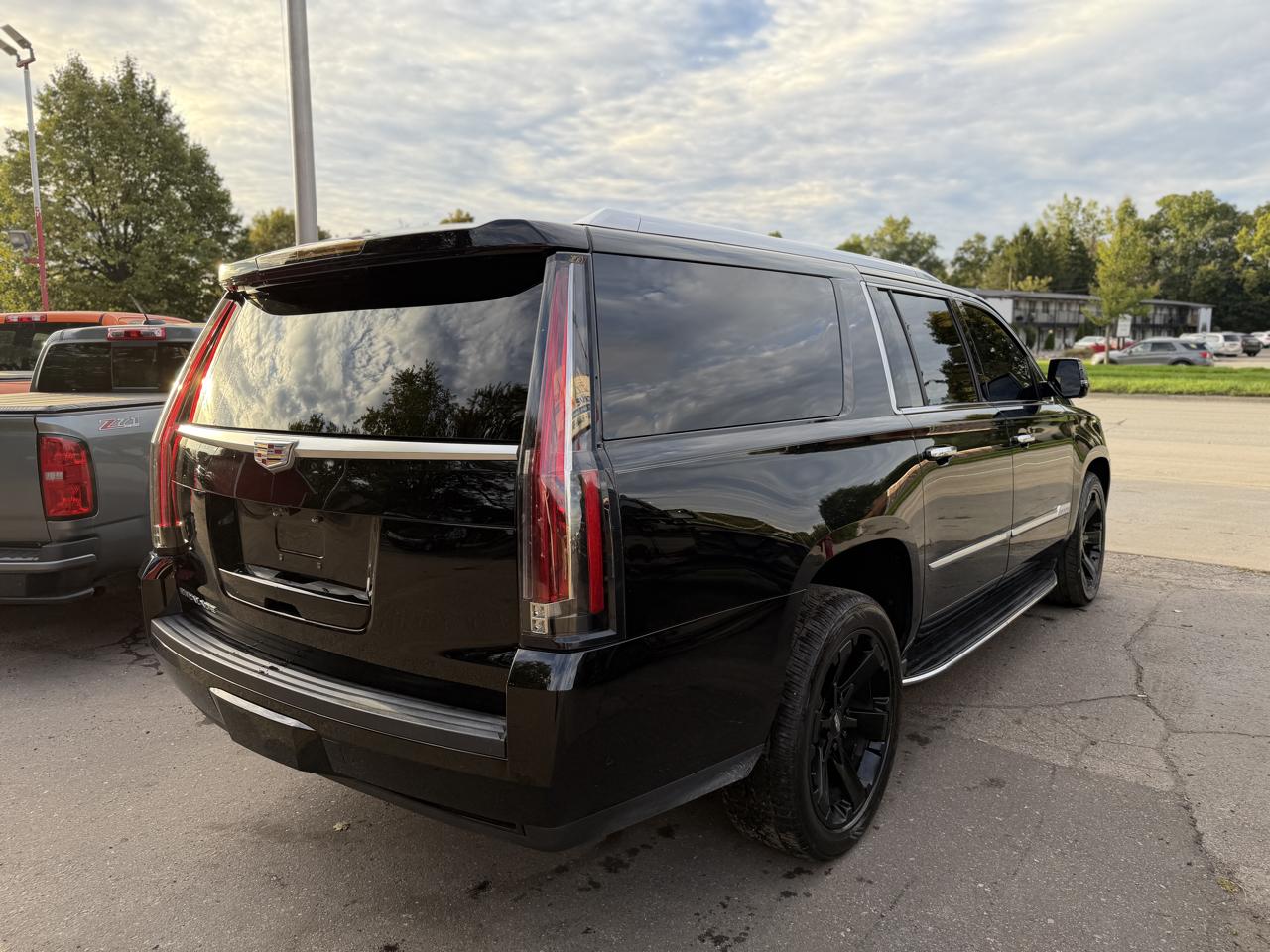 Cadillac Escalade ESV Luxury 4WD 2019