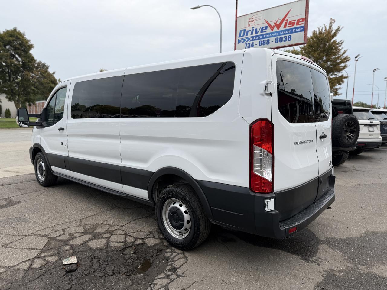 Ford Transit 350 Wagon Low Roof XL w/Sliding Pass. 148-in. WB 2021
