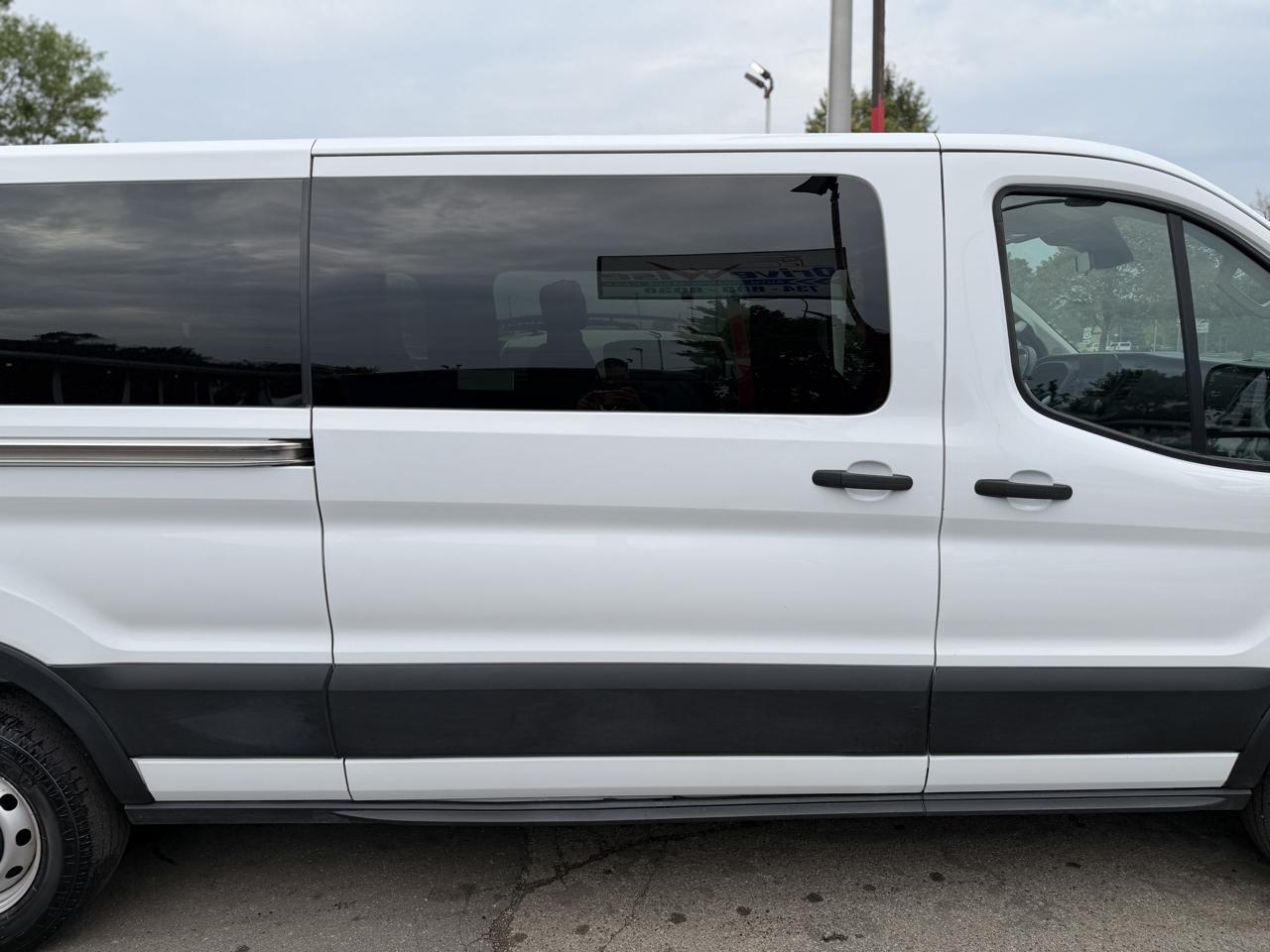 Ford Transit 350 Wagon Low Roof XL w/Sliding Pass. 148-in. WB 2021