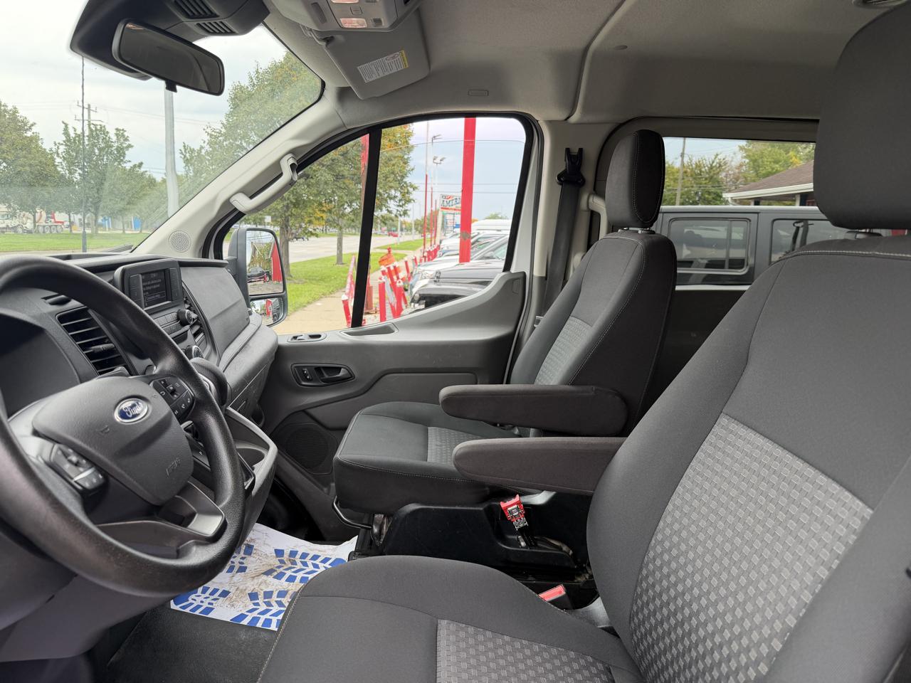 Ford Transit 350 Wagon Low Roof XL w/Sliding Pass. 148-in. WB 2021
