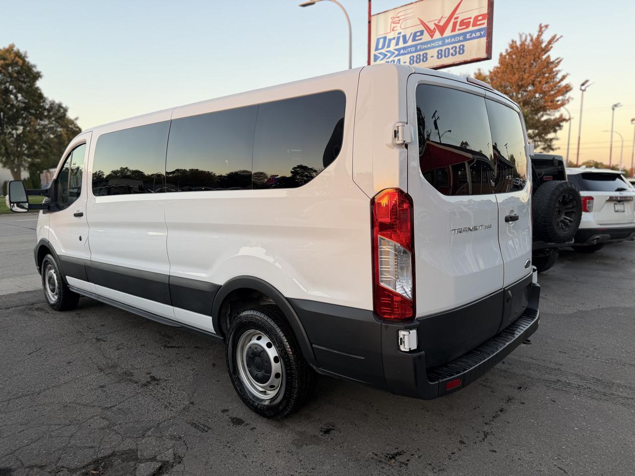 Ford Transit 350 Wagon Low Roof XL w/Sliding Pass. 148-in. WB 2021
