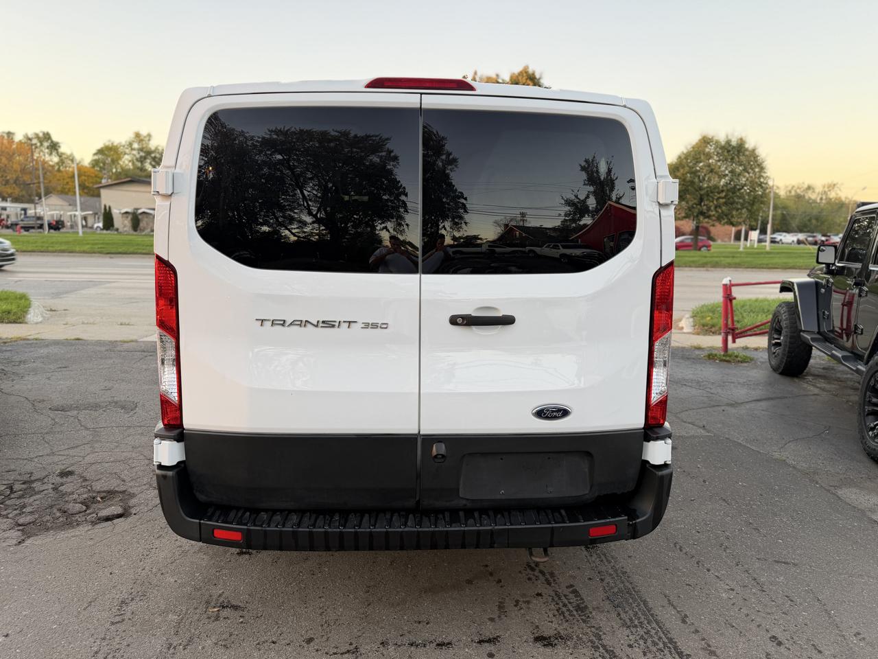 Ford Transit 350 Wagon Low Roof XL w/Sliding Pass. 148-in. WB 2021