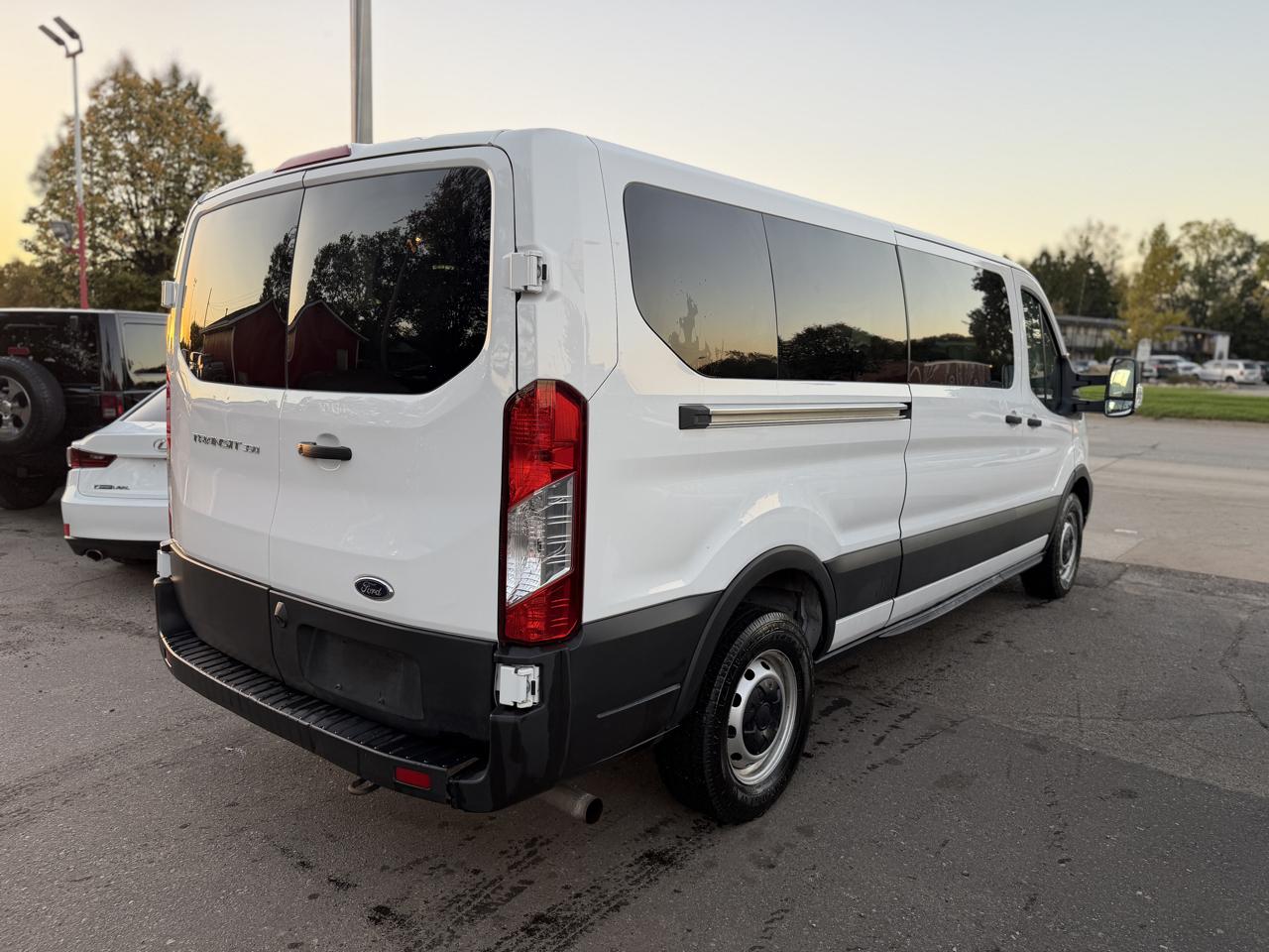 Ford Transit 350 Wagon Low Roof XL w/Sliding Pass. 148-in. WB 2021