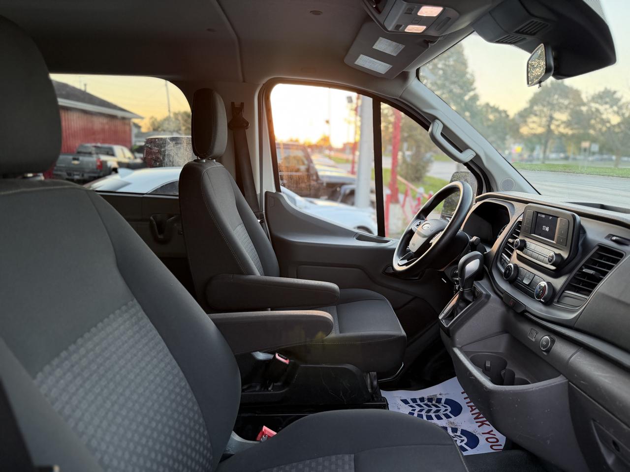Ford Transit 350 Wagon Low Roof XL w/Sliding Pass. 148-in. WB 2021