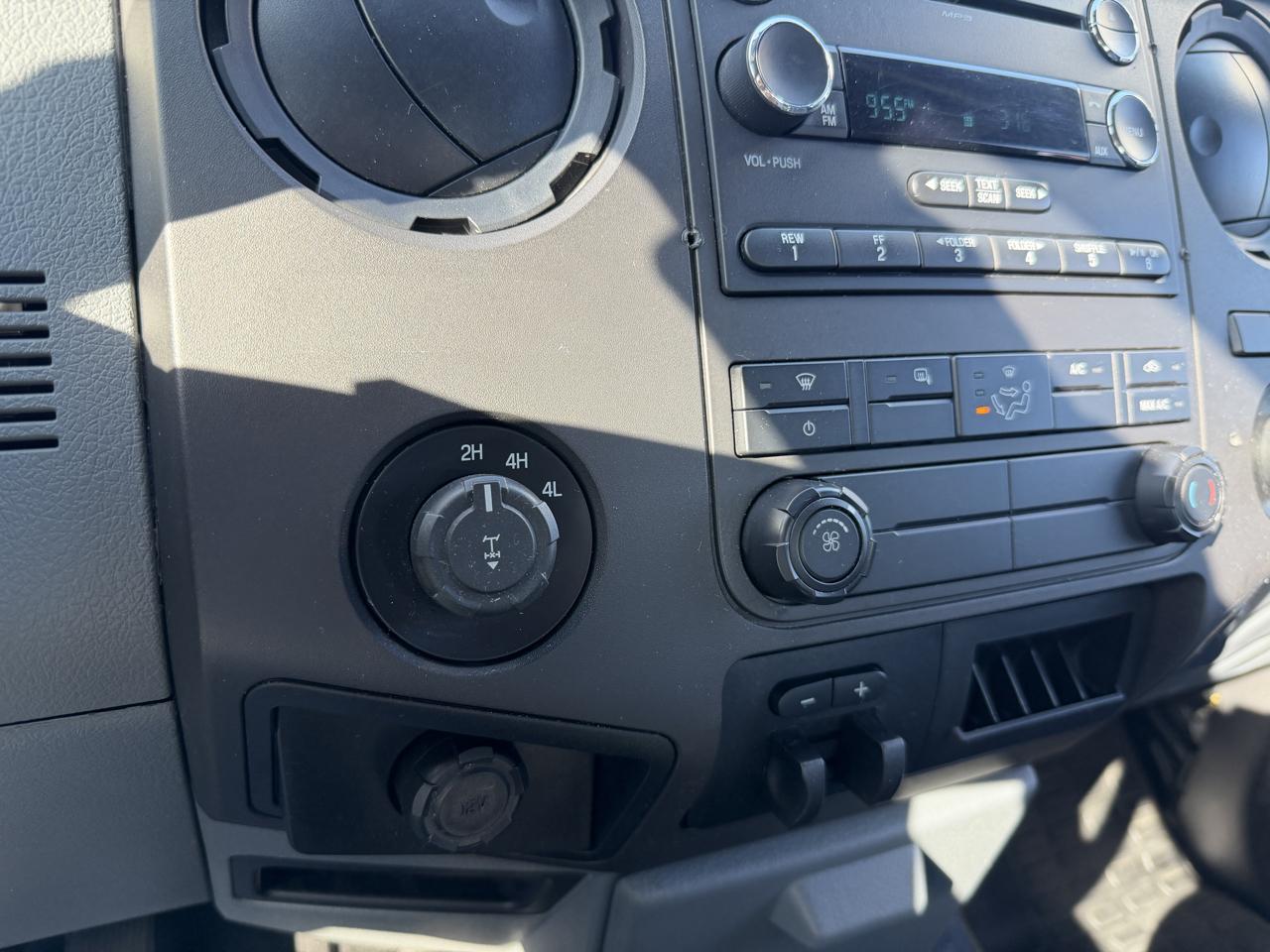 Ford F-250 SD XL Crew Cab 4WD 2015