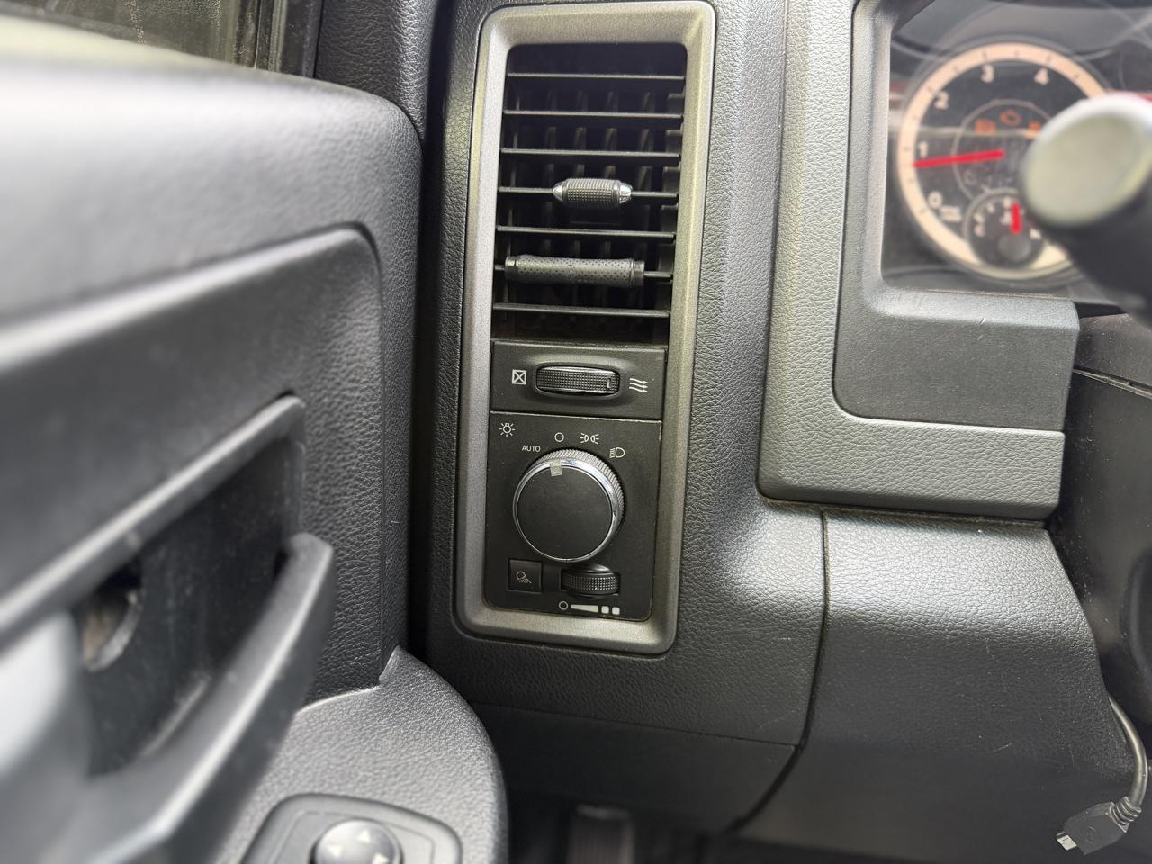 RAM 1500 Tradesman Quad Cab 4WD 2013