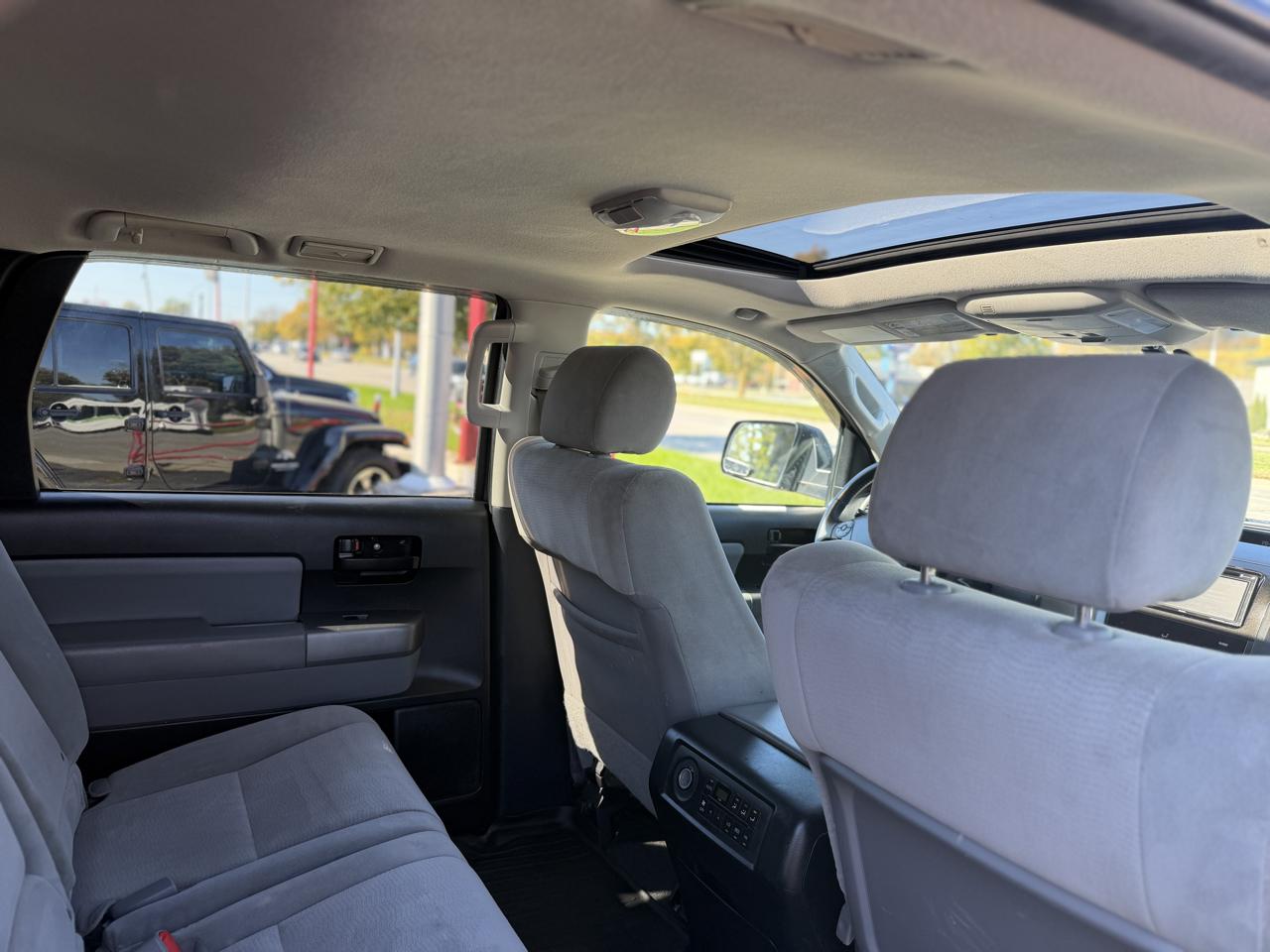 Toyota Sequoia SR5 5.7L 4WD 2012