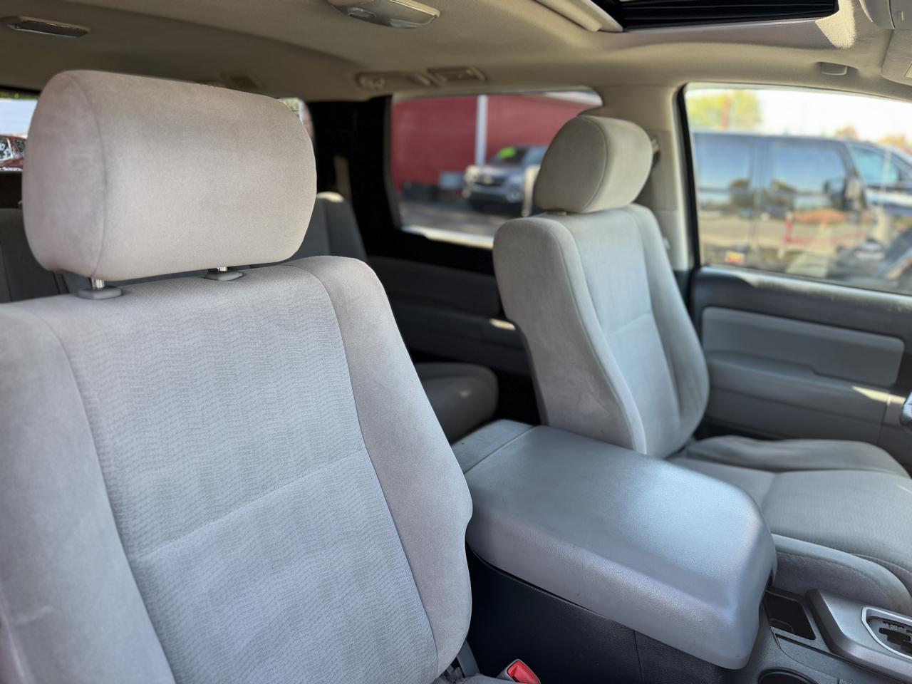Toyota Sequoia SR5 5.7L 4WD 2012