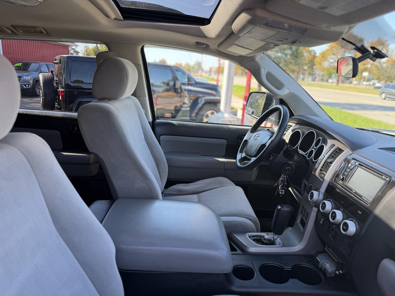 Toyota Sequoia SR5 5.7L 4WD 2012