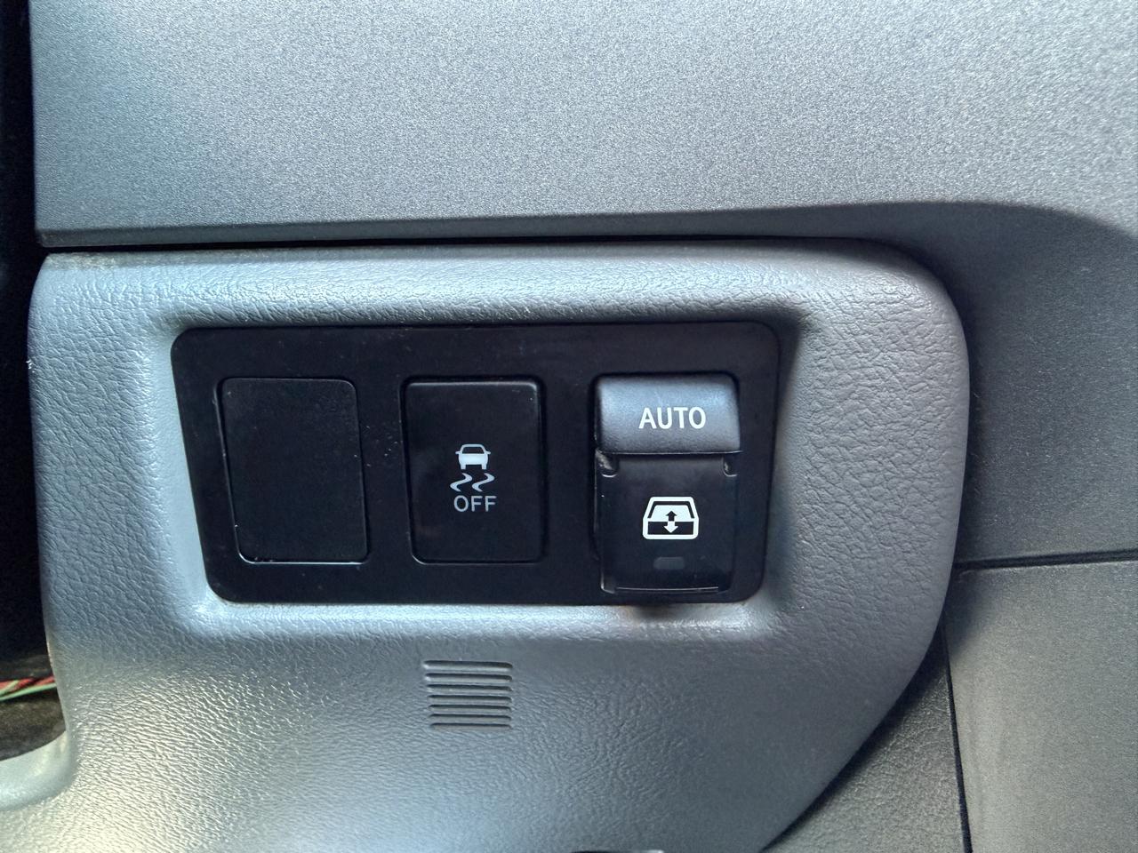 Toyota Sequoia SR5 5.7L 4WD 2012