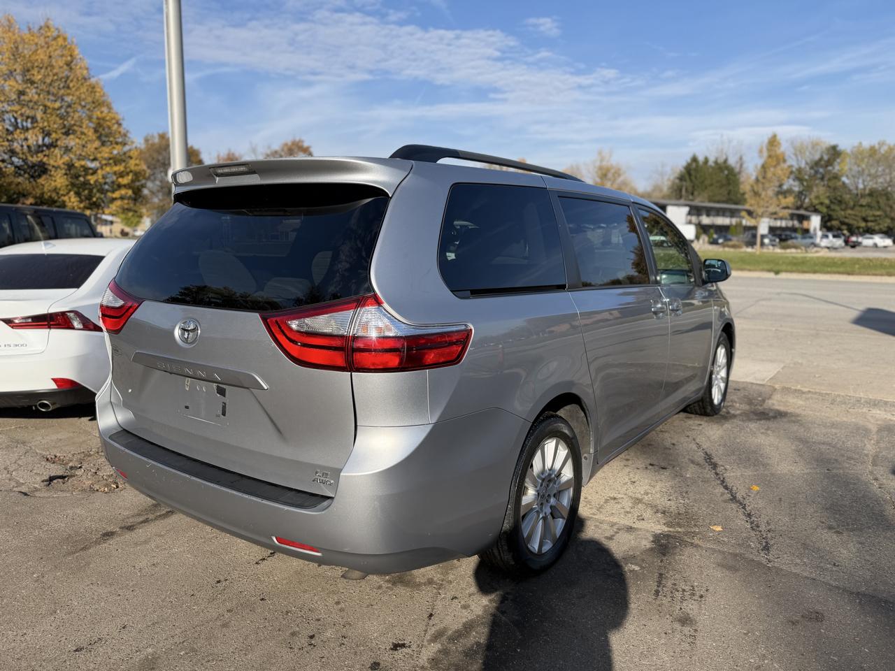 Toyota Sienna LE 7-Passenger AWD 2017