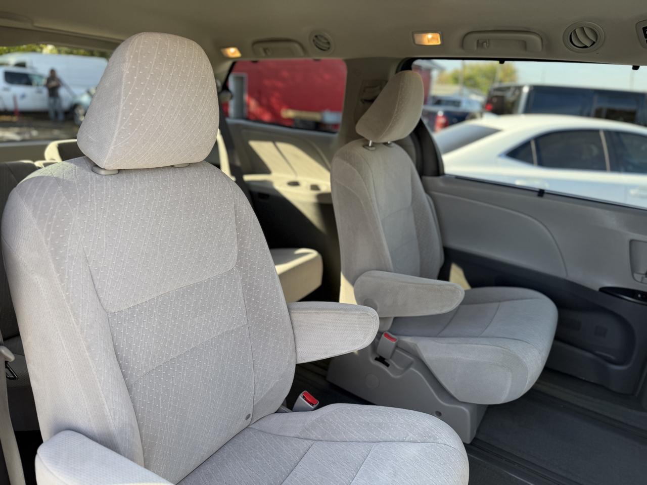 Toyota Sienna LE 7-Passenger AWD 2017