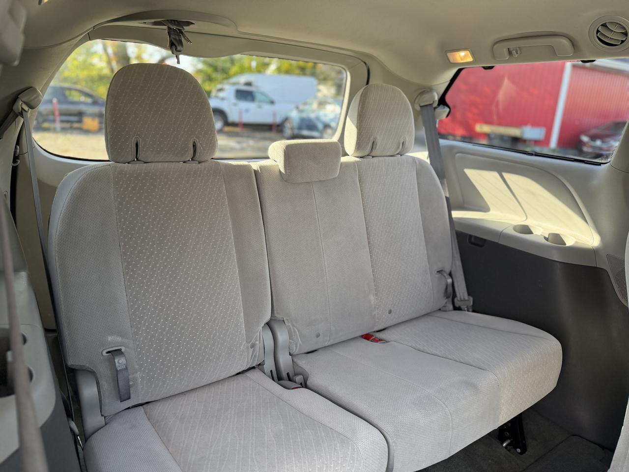 Toyota Sienna LE 7-Passenger AWD 2017