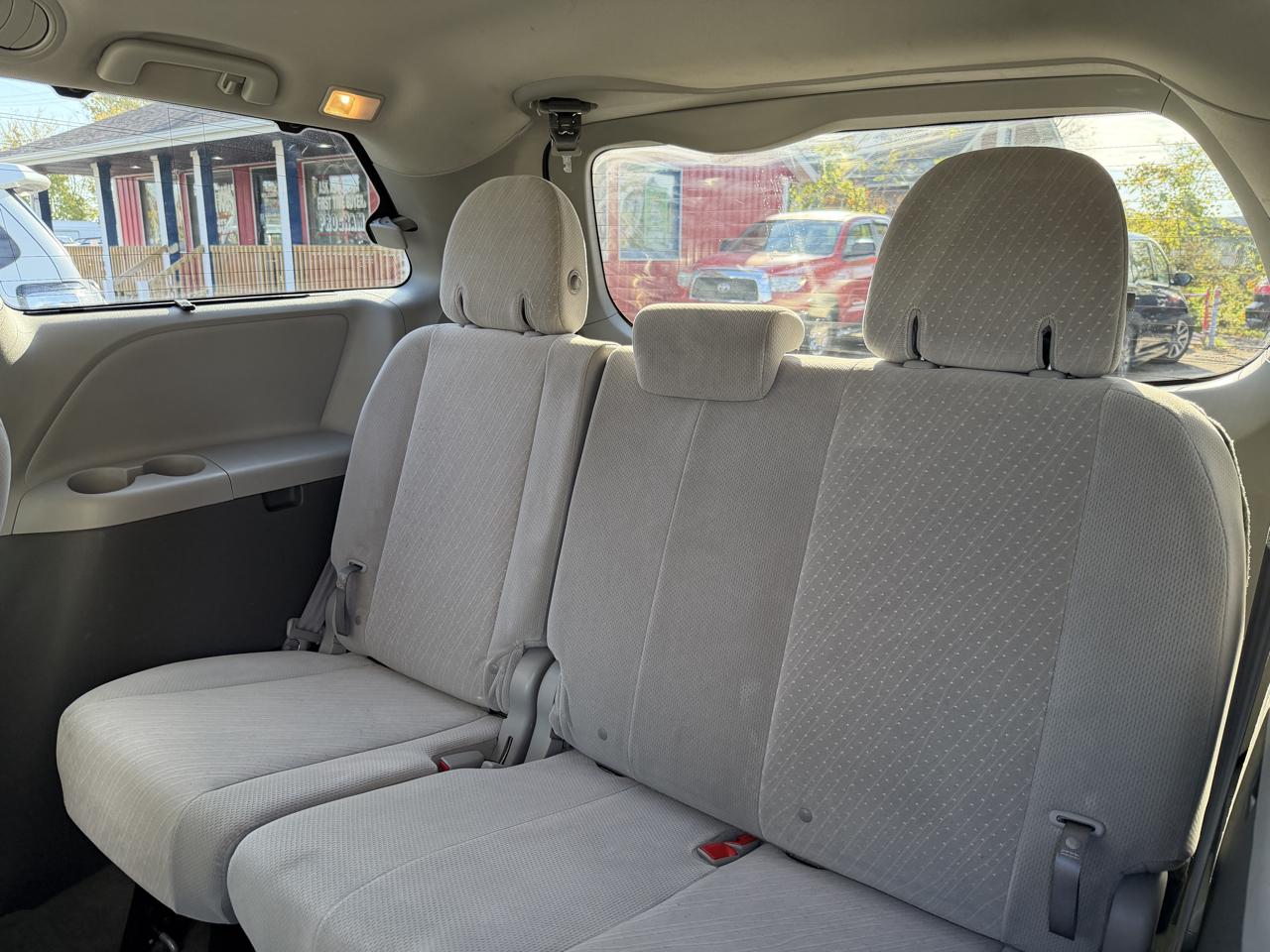 Toyota Sienna LE 7-Passenger AWD 2017