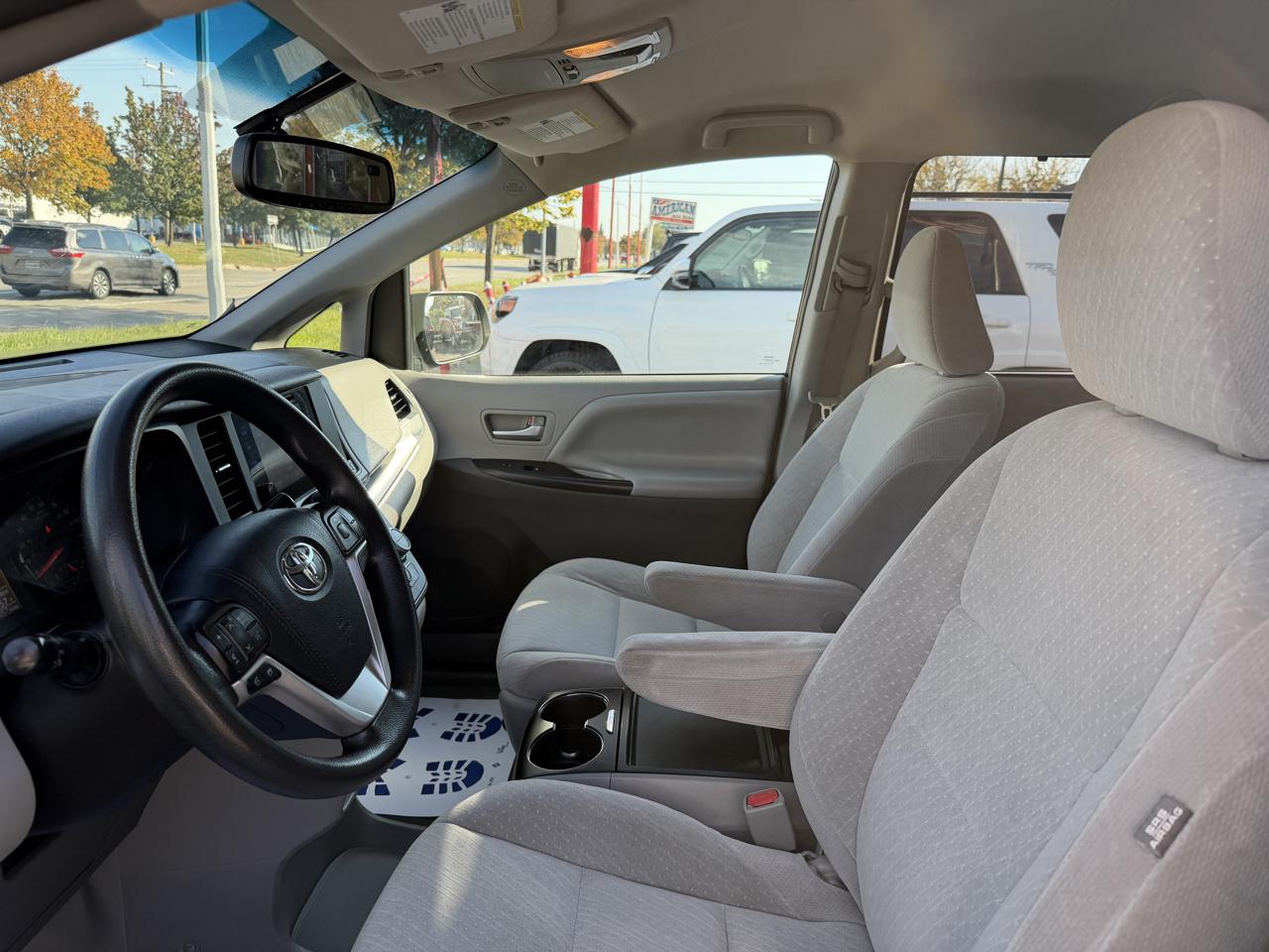 Toyota Sienna LE 7-Passenger AWD 2017