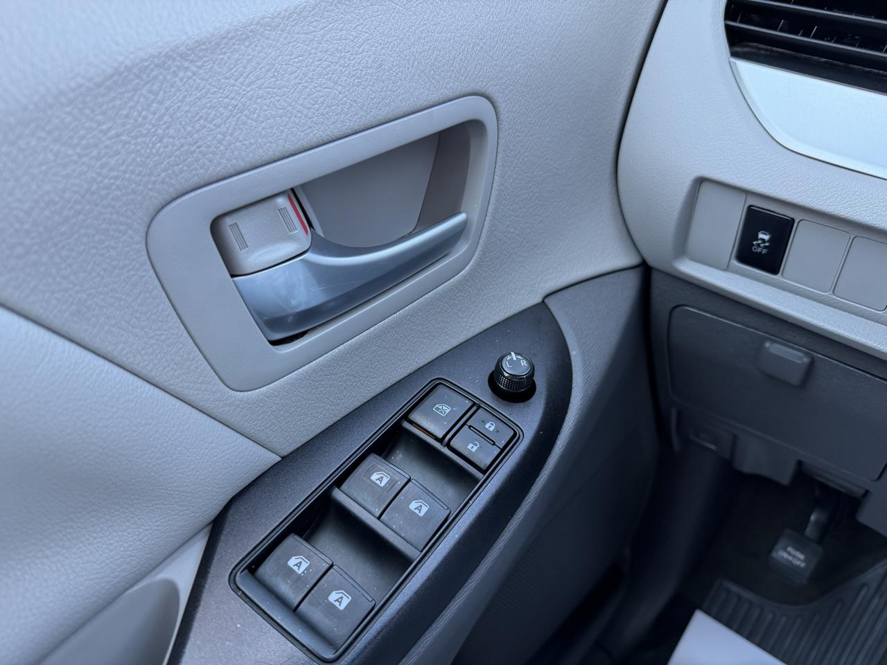 Toyota Sienna LE 7-Passenger AWD 2017