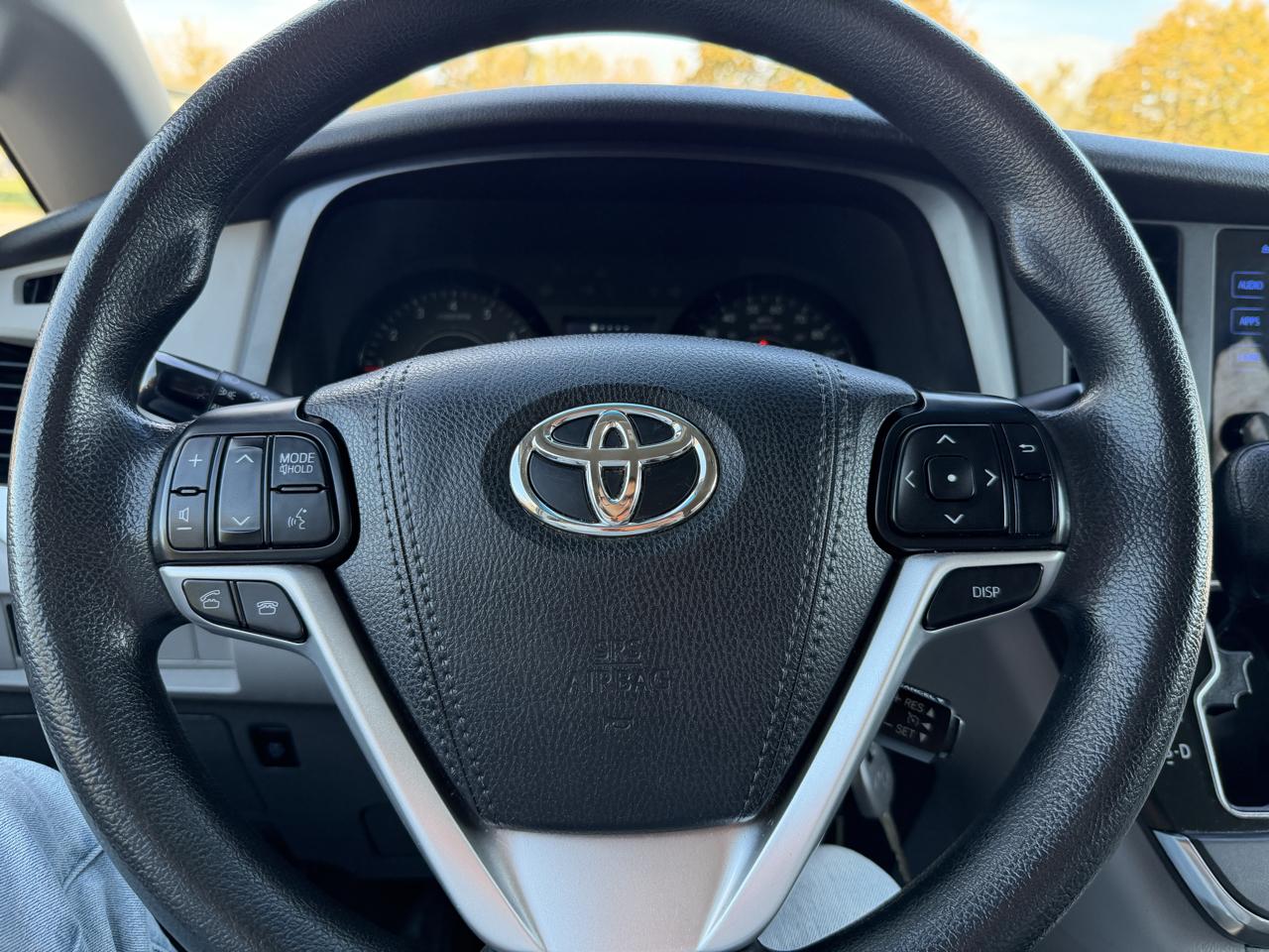 Toyota Sienna LE 7-Passenger AWD 2017