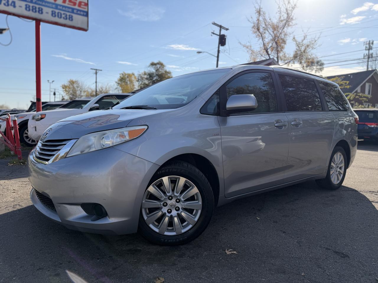 Toyota Sienna LE 7-Passenger AWD 2017
