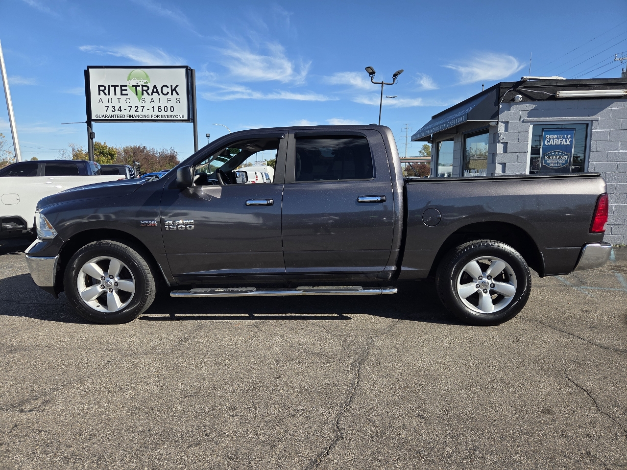 RAM 1500 SLT Crew Cab SWB 4WD 2015 RAM 1500 SLT Crew Cab SWB 4WD 2015
