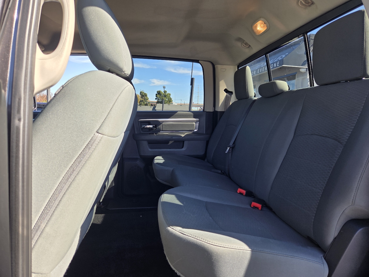 RAM 1500 SLT Crew Cab SWB 4WD 2015 RAM 1500 SLT Crew Cab SWB 4WD 2015