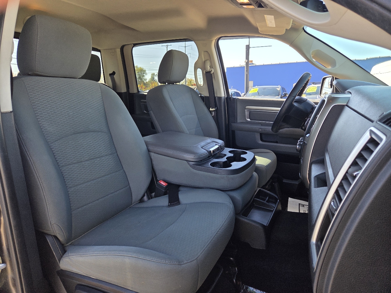 RAM 1500 SLT Crew Cab SWB 4WD 2015 RAM 1500 SLT Crew Cab SWB 4WD 2015