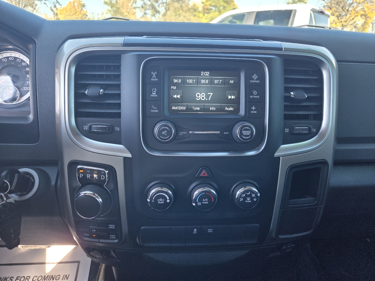 RAM 1500 SLT Crew Cab SWB 4WD 2015 RAM 1500 SLT Crew Cab SWB 4WD 2015