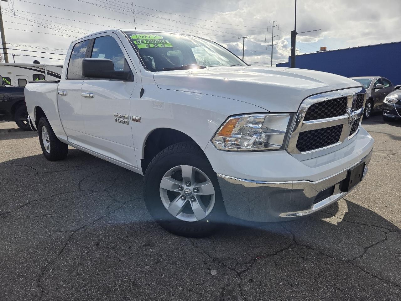 RAM 1500 SLT Quad Cab 4WD 2017
