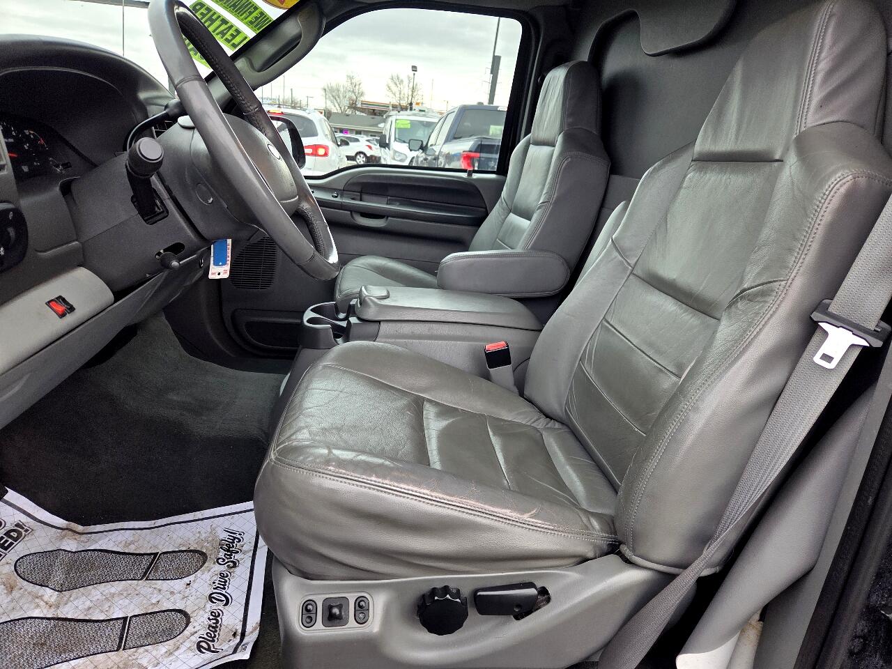 Ford Excursion XLT 5.4L 2WD 2004