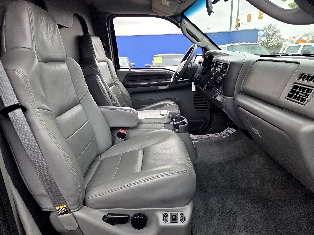 Ford Excursion XLT 5.4L 2WD 2004