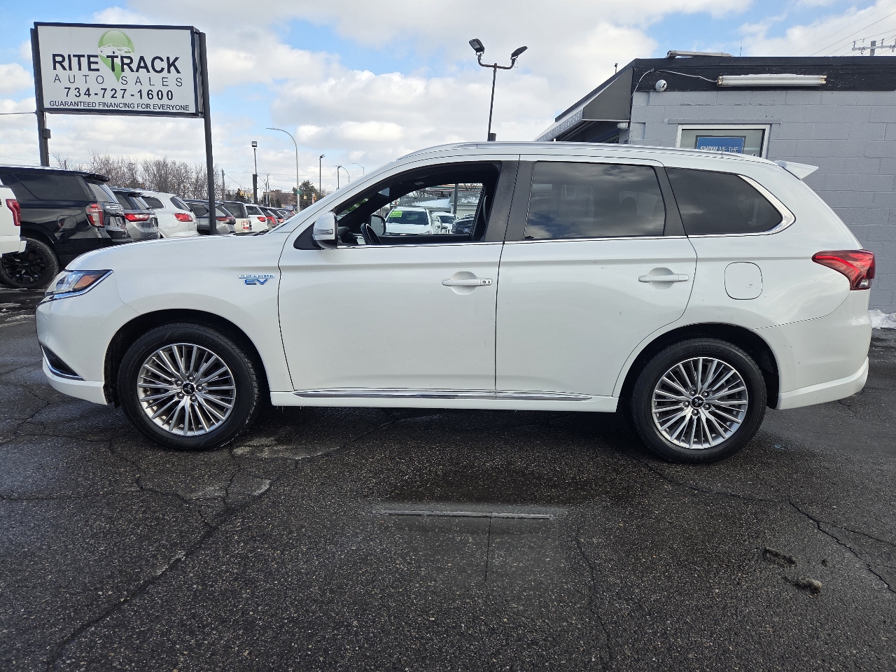 Mitsubishi Outlander PHEV SEL 2022