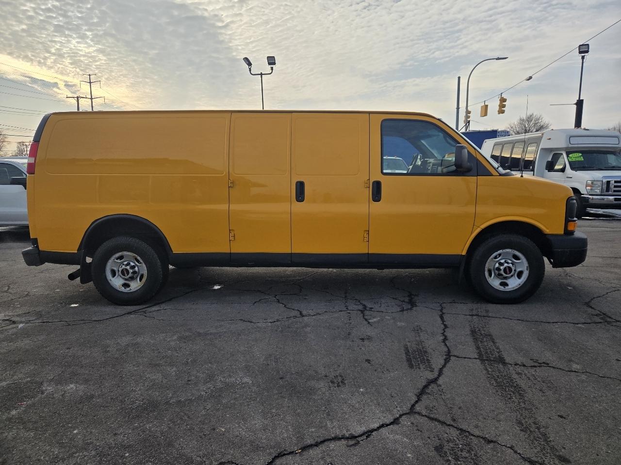 GMC Savana G3500 Extended Cargo 2014