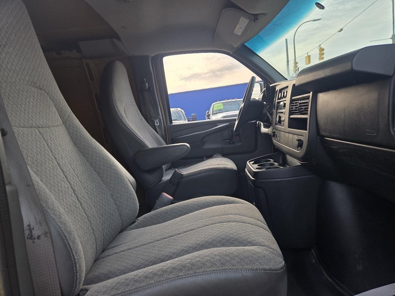 GMC Savana G3500 Extended Cargo 2014