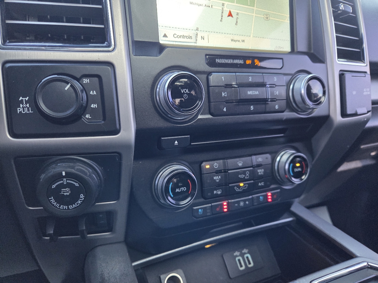 Ford F-150 Lariat SuperCrew 5.5-ft. Bed 4WD 2016