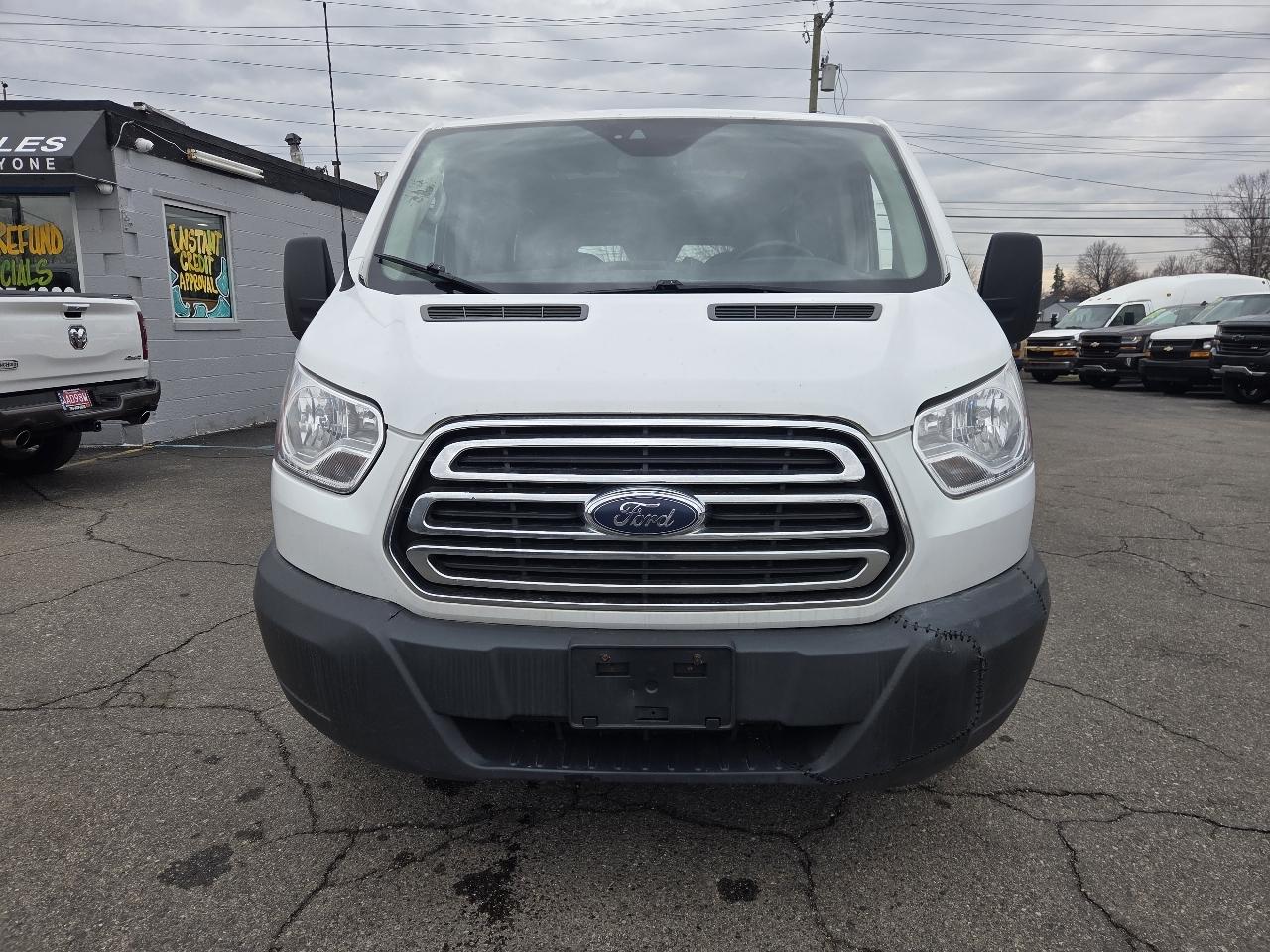 Ford Transit 250 Van Low Roof w/Sliding Pass. 148-in. WB 2018