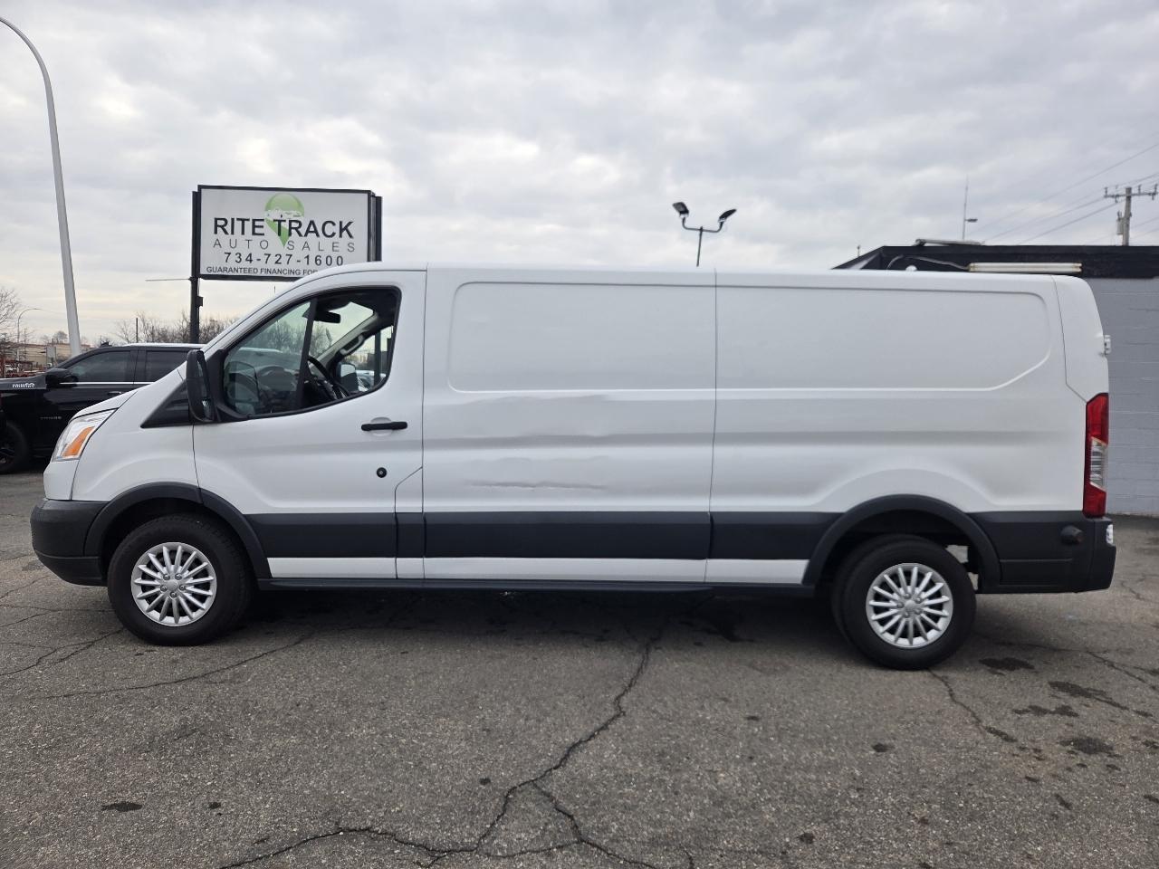 Ford Transit 250 Van Low Roof w/Sliding Pass. 148-in. WB 2018