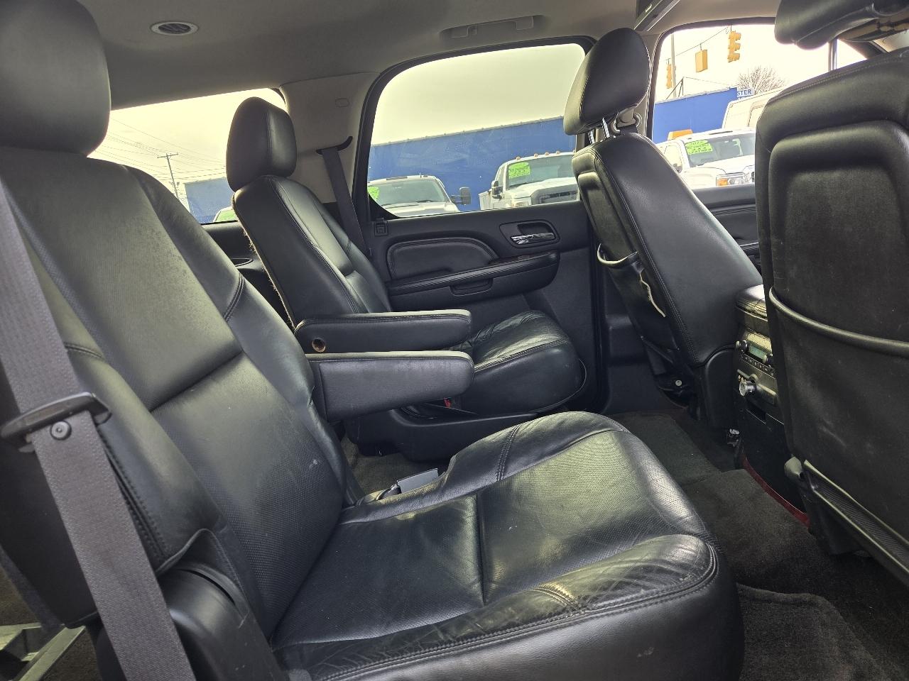 Cadillac Escalade 4WD 4dr Premium Luxury 2012