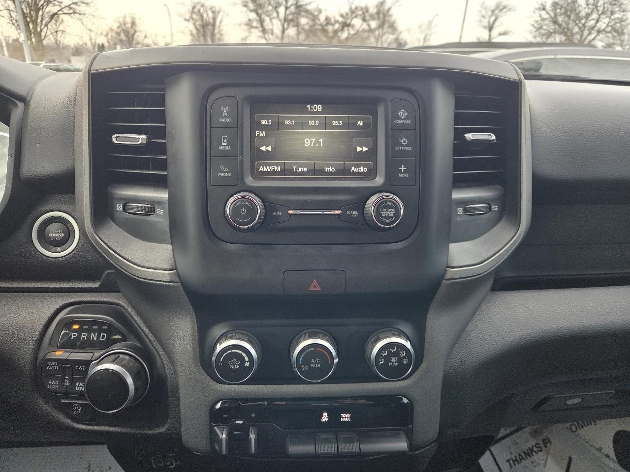 RAM 1500 Big Horn Crew Cab SWB 4WD 2019