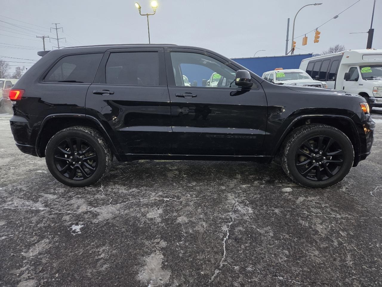 Jeep Grand Cherokee Laredo 4WD 2020