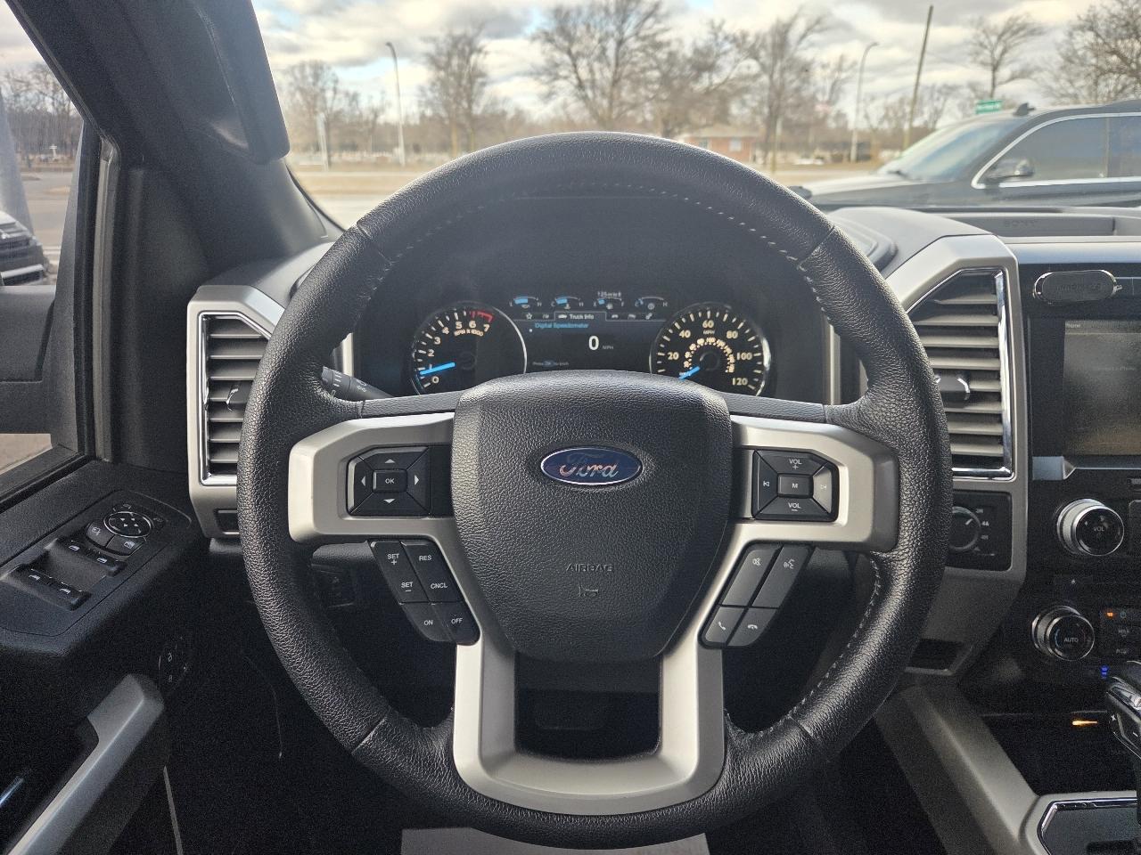 Ford F-150 XL SuperCrew 5.5-ft. Bed 4WD 2015