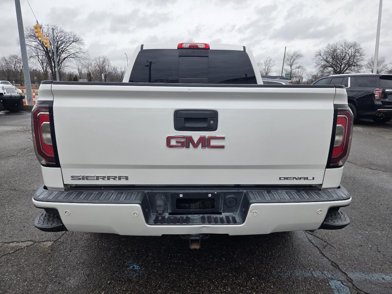 GMC Sierra 1500 Denali Crew Cab Long Box 2WD 2017