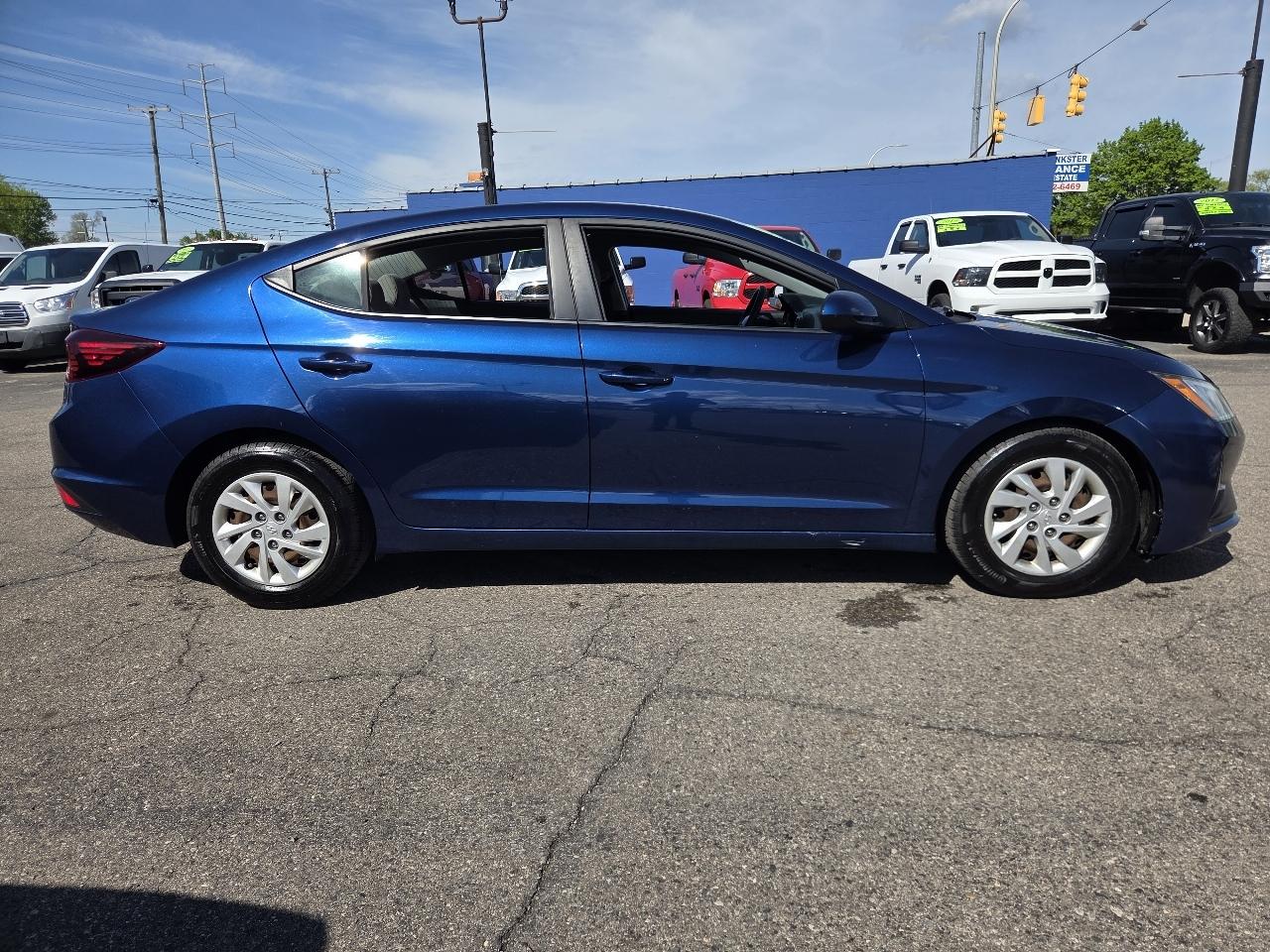 Hyundai Elantra SE 6M 2020