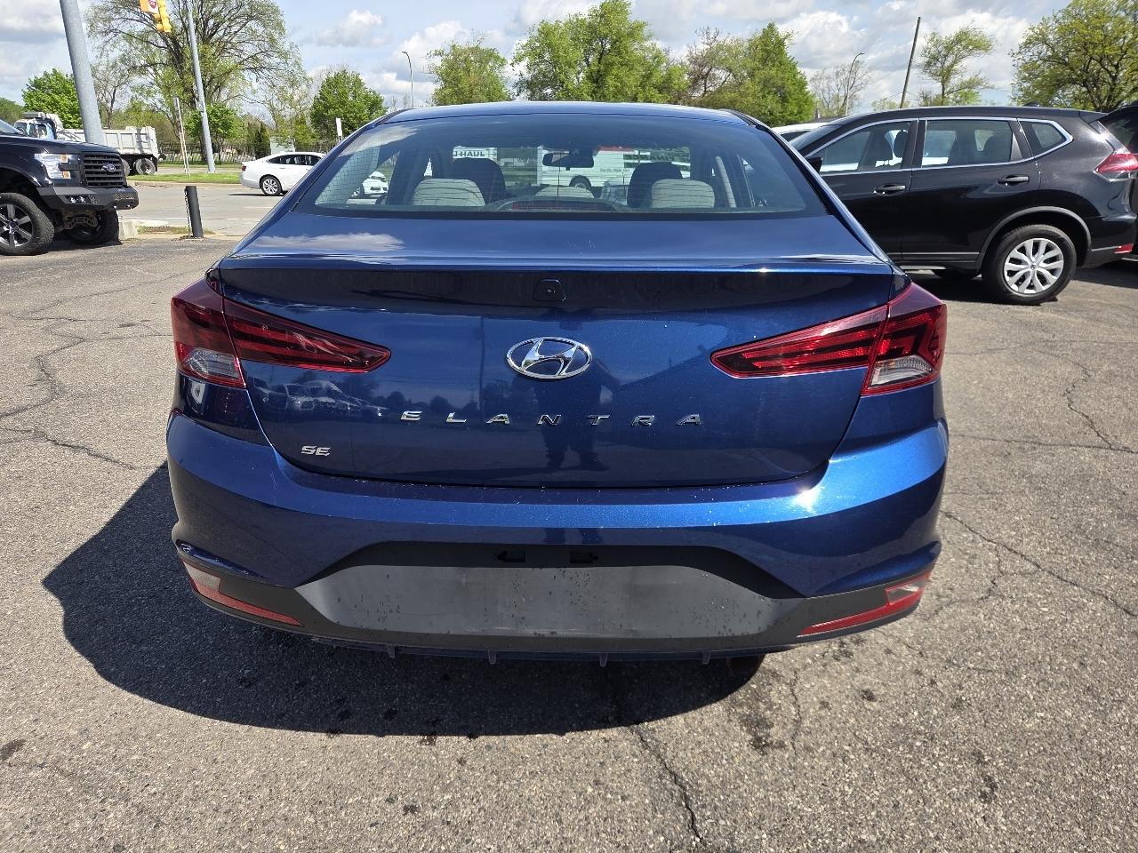 Hyundai Elantra SE 6M 2020
