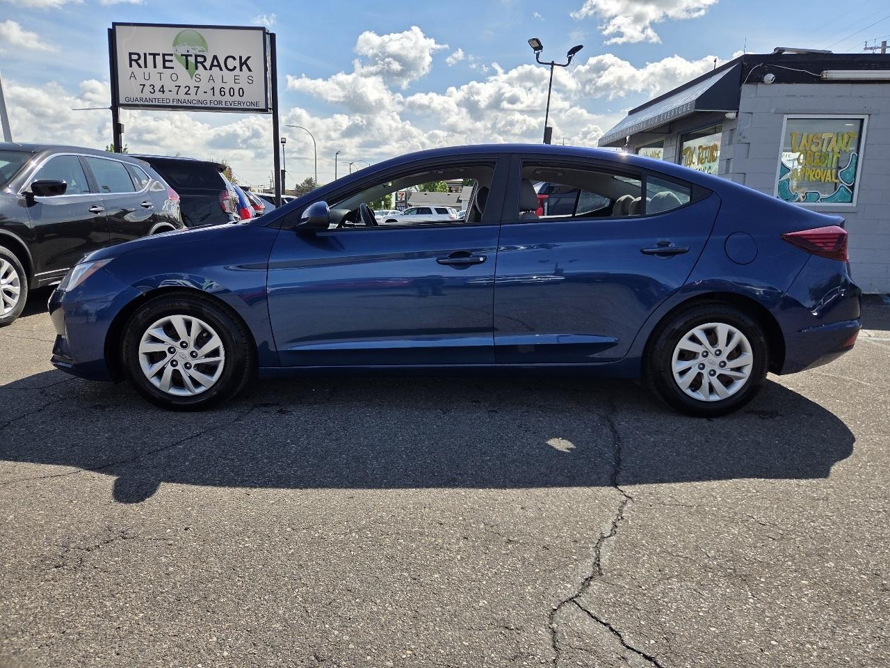 Hyundai Elantra SE 6M 2020