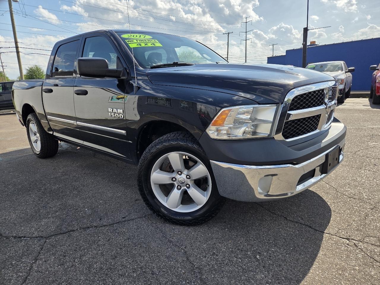 RAM 1500 Tradesman Crew Cab SWB 4WD 2017