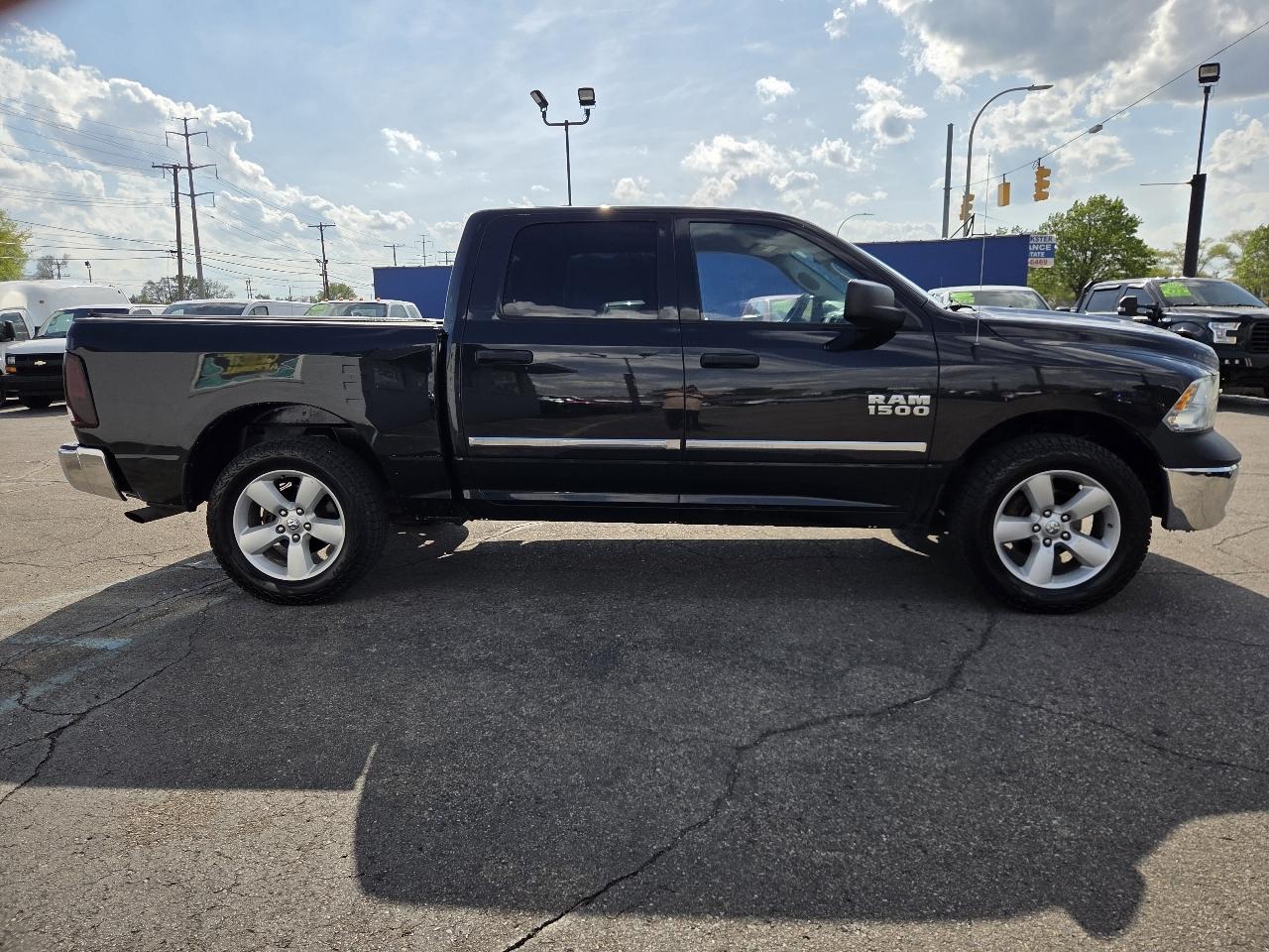 RAM 1500 Tradesman Crew Cab SWB 4WD 2017