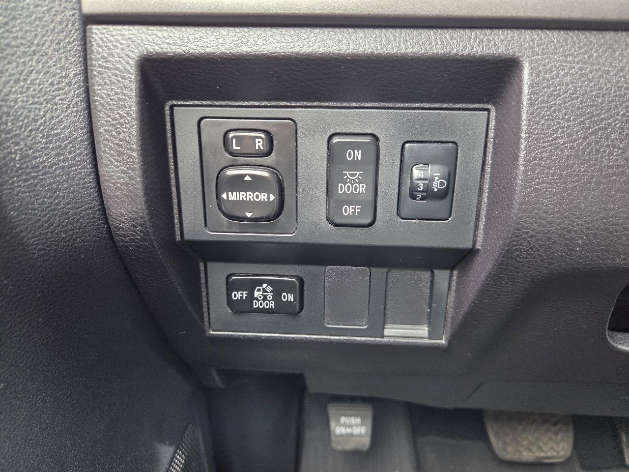 Toyota Tundra SR5 4.6L V8 Double Cab 2WD 2014