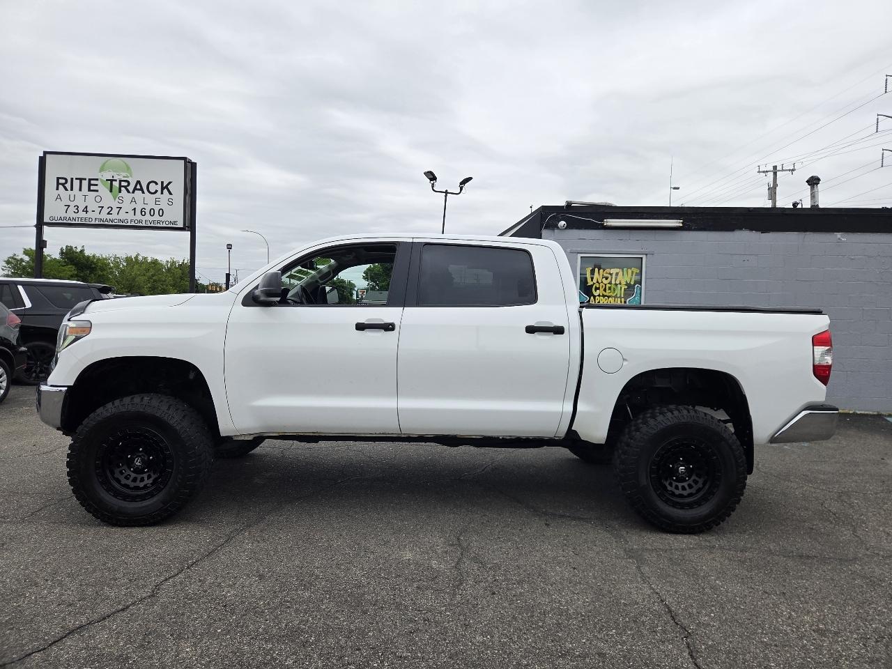 Toyota Tundra SR5 5.7L V8 CrewMax 4WD 2018