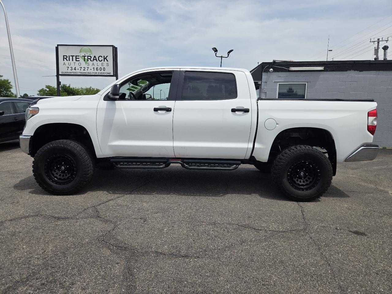Toyota Tundra SR5 5.7L V8 CrewMax 4WD 2018
