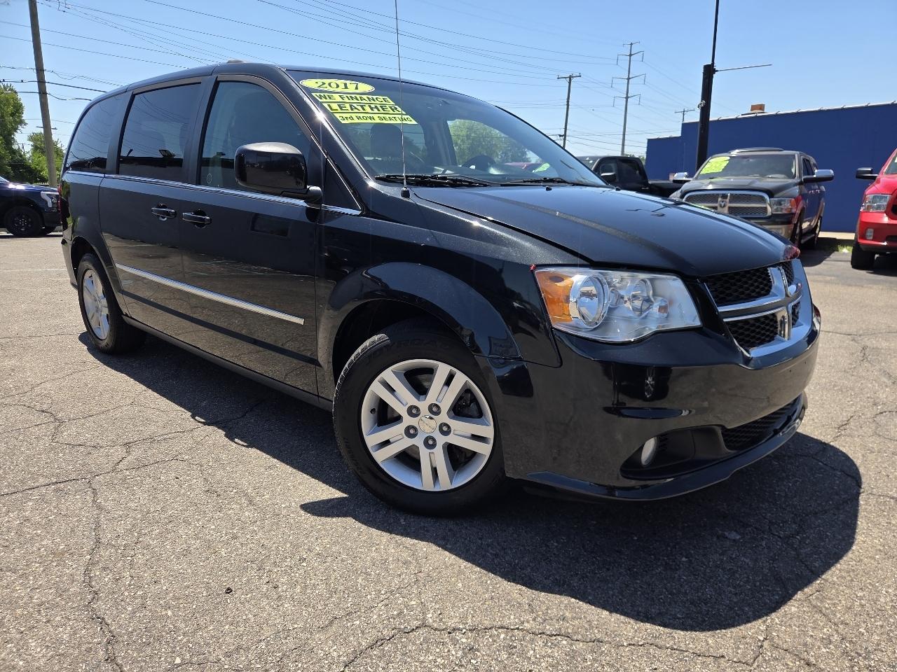 2017 Dodge Grand Caravan Crew Plus's photo